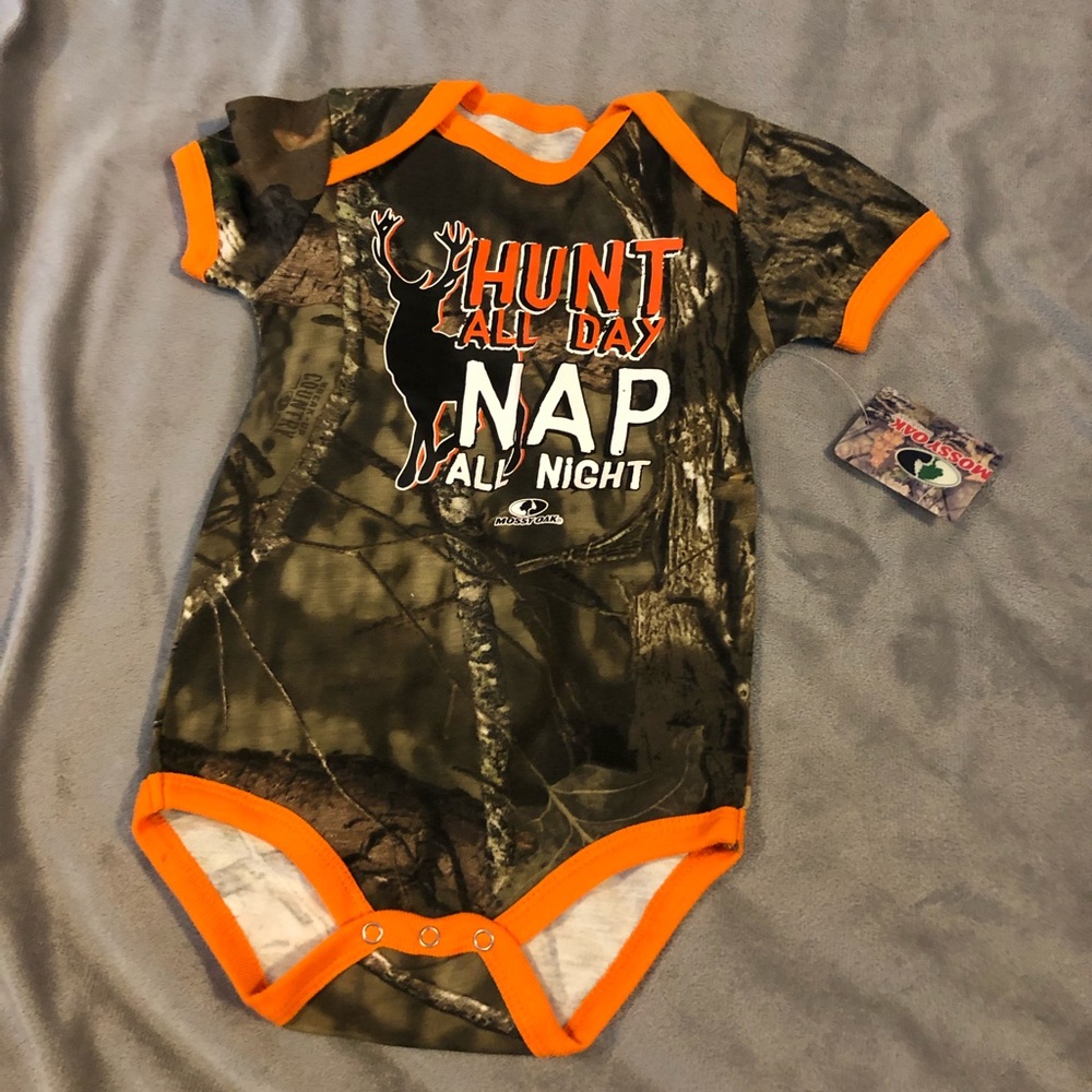 4/$20 Mossy Oak Onsie Camo Hunting Deer 12M